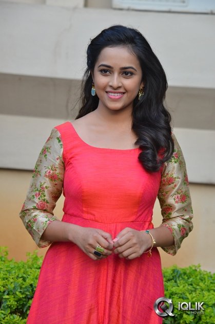 Sri-Divya-at-Kaashmora-Movie-Release-Press-Meet